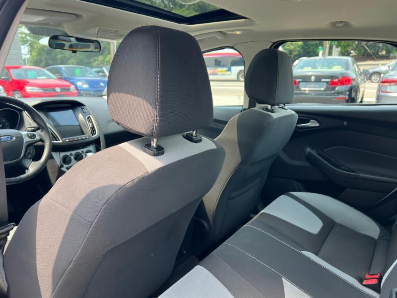 Ford Focus SE Sedan 2012