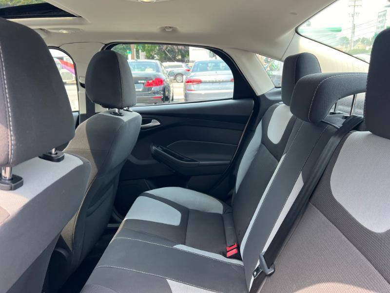 Ford Focus SE Sedan 2012