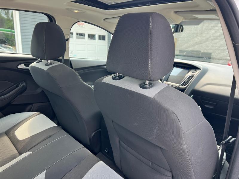 Ford Focus SE Sedan 2012
