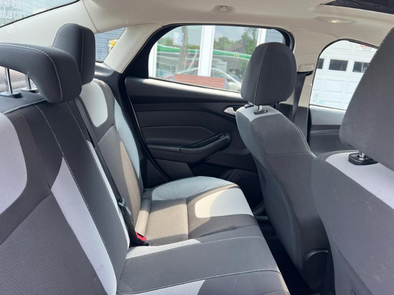 Ford Focus SE Sedan 2012