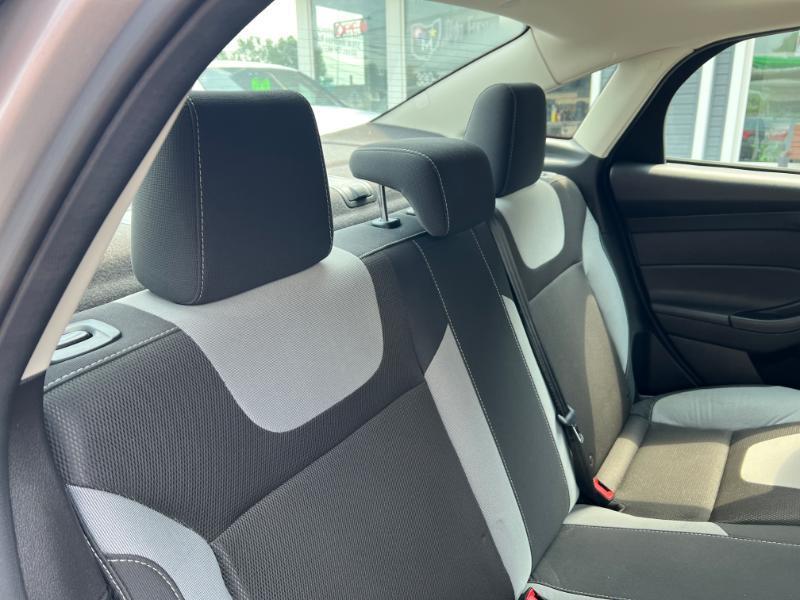 Ford Focus SE Sedan 2012