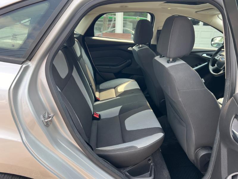 Ford Focus SE Sedan 2012