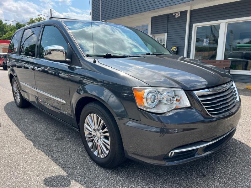 Chrysler Town & Country Limited 2011