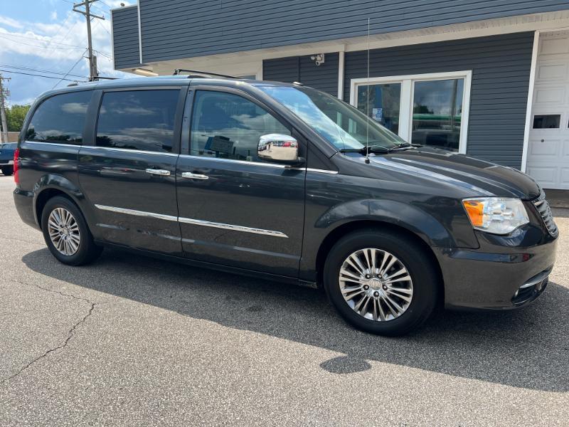 Chrysler Town & Country Limited 2011