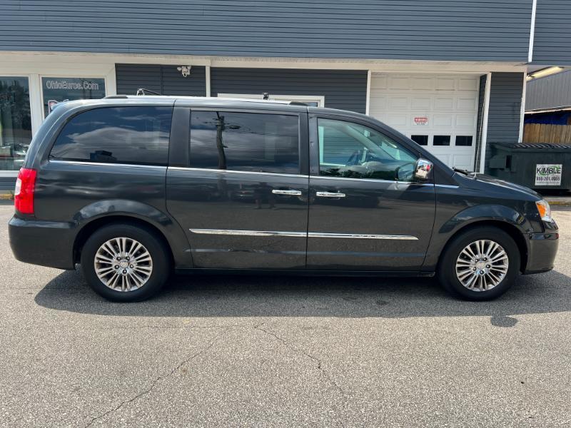 Chrysler Town & Country Limited 2011
