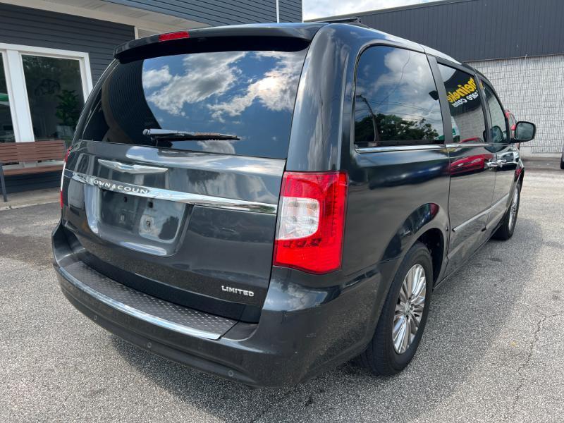 Chrysler Town & Country Limited 2011