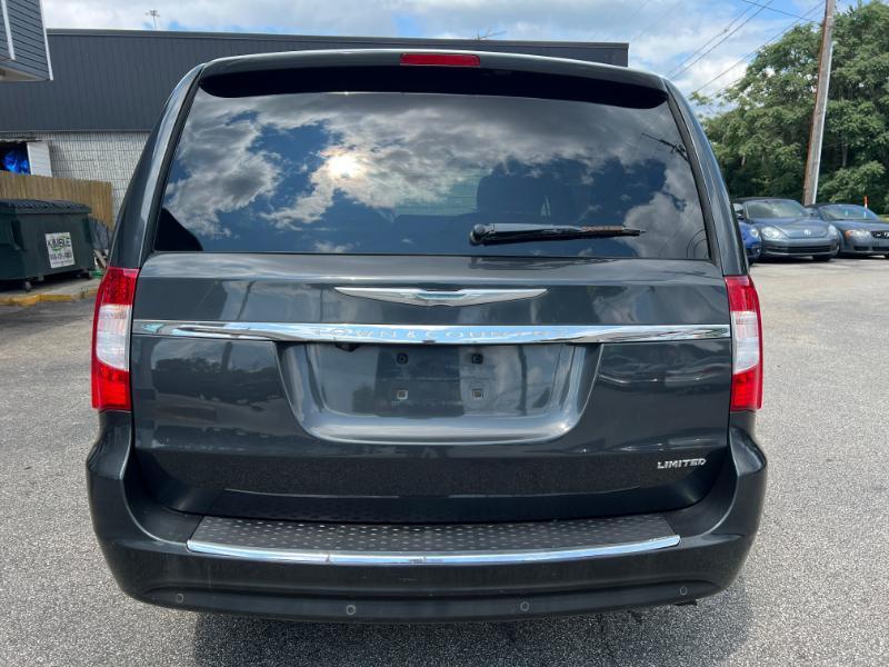 Chrysler Town & Country Limited 2011