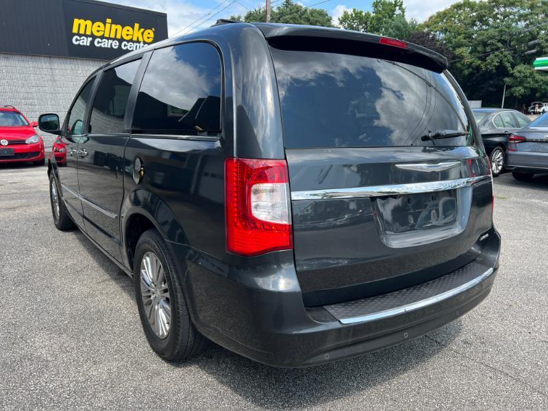 Chrysler Town & Country Limited 2011