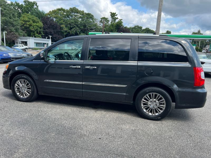 Chrysler Town & Country Limited 2011