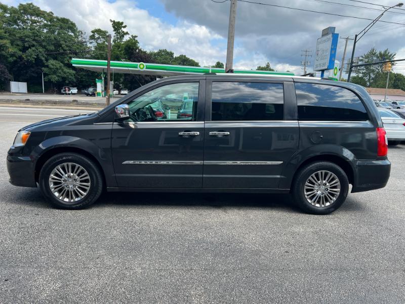 Chrysler Town & Country Limited 2011