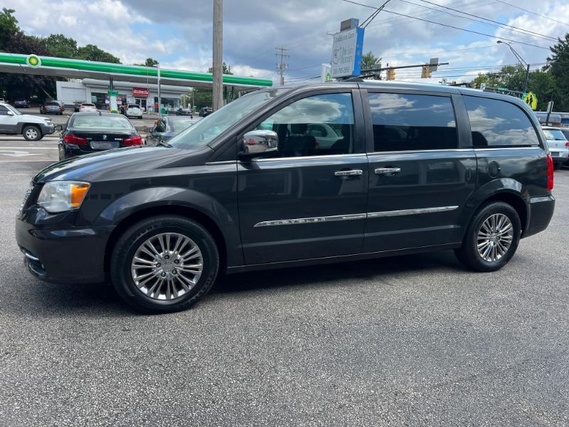 Chrysler Town & Country Limited 2011