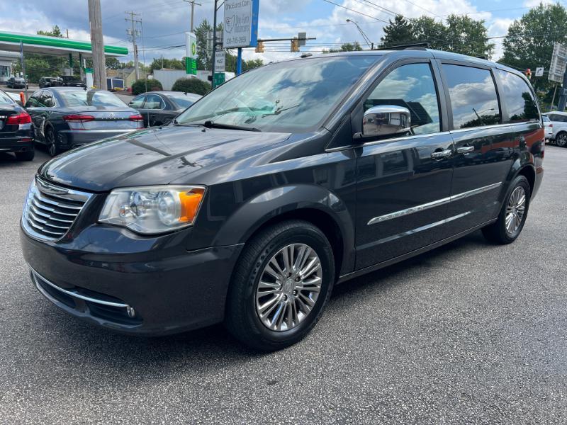 Chrysler Town & Country Limited 2011