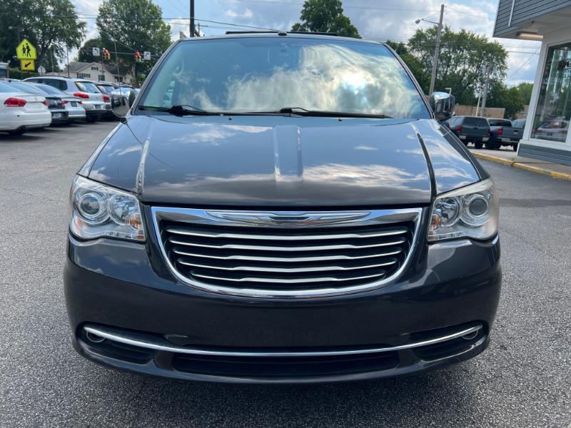 Chrysler Town & Country Limited 2011