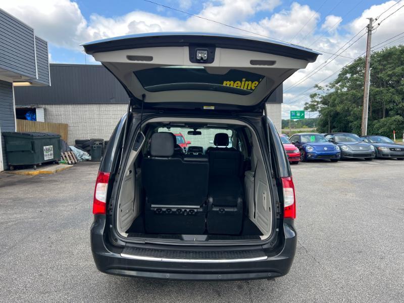 Chrysler Town & Country Limited 2011