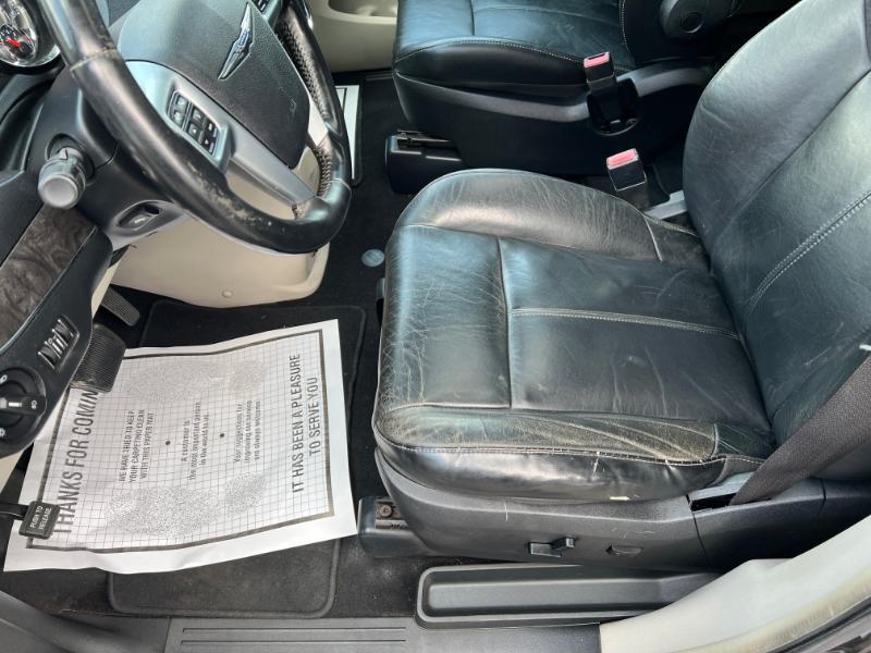 Chrysler Town & Country Limited 2011