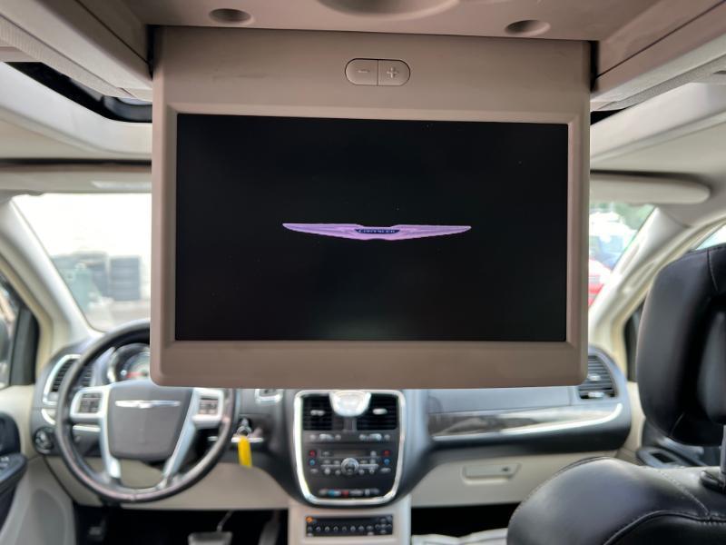 Chrysler Town & Country Limited 2011