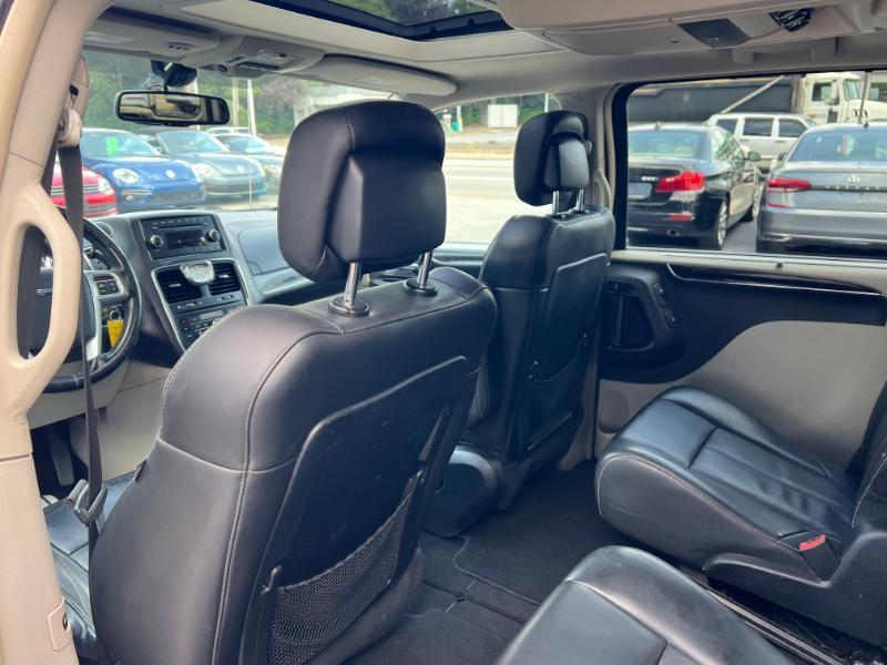 Chrysler Town & Country Limited 2011