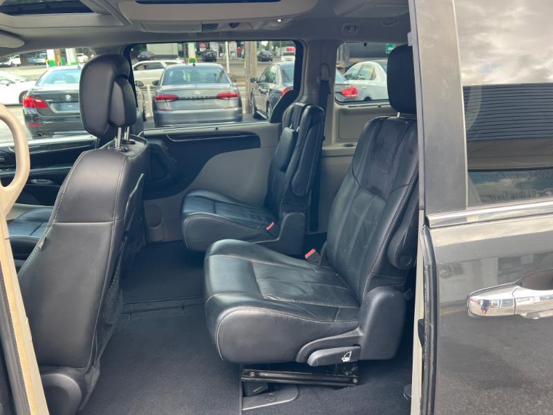 Chrysler Town & Country Limited 2011