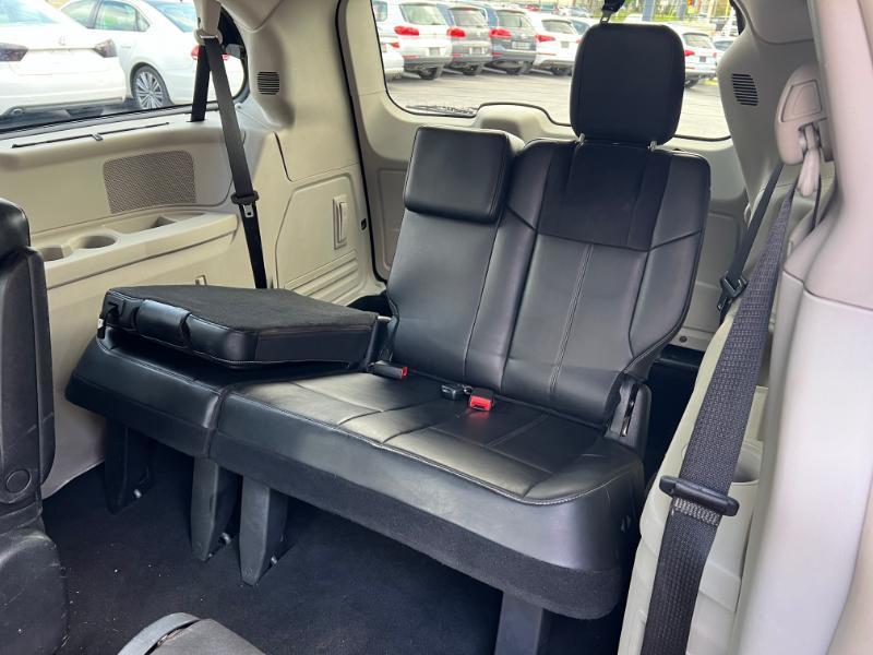 Chrysler Town & Country Limited 2011