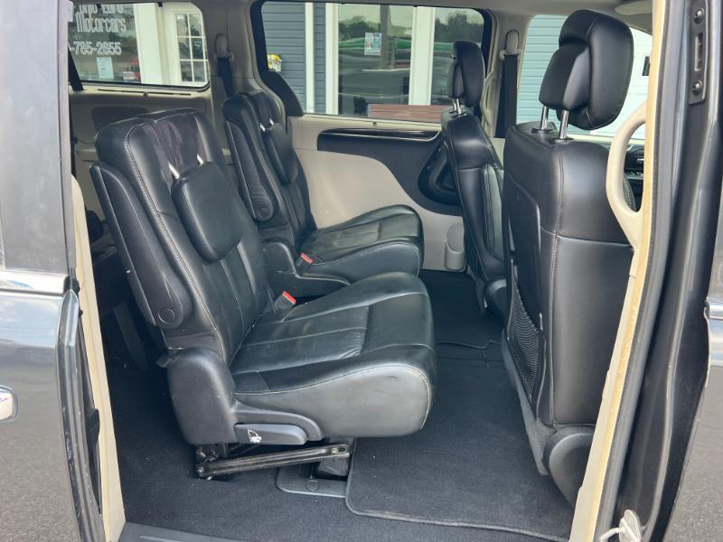 Chrysler Town & Country Limited 2011