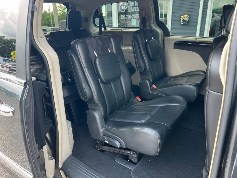 Chrysler Town & Country Limited 2011