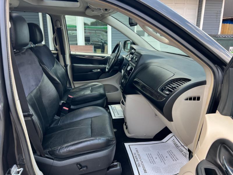 Chrysler Town & Country Limited 2011