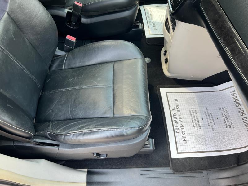 Chrysler Town & Country Limited 2011