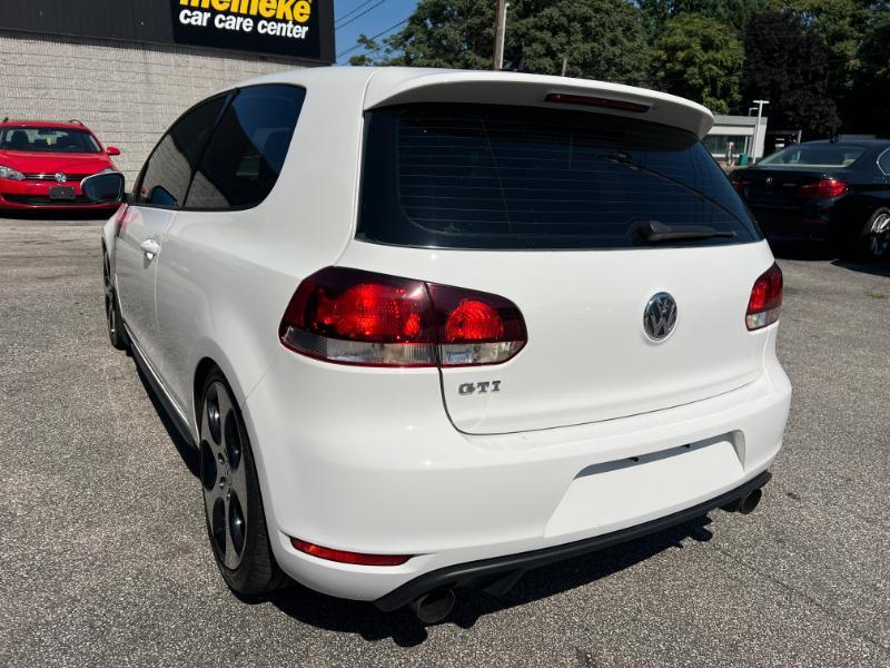 Volkswagen GTI 2.0T Coupe 2011
