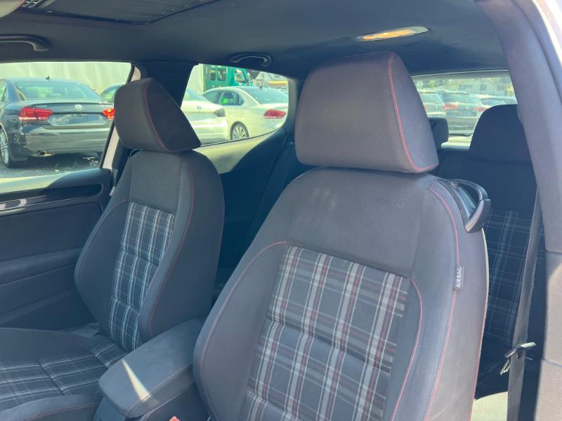 Volkswagen GTI 2.0T Coupe 2011