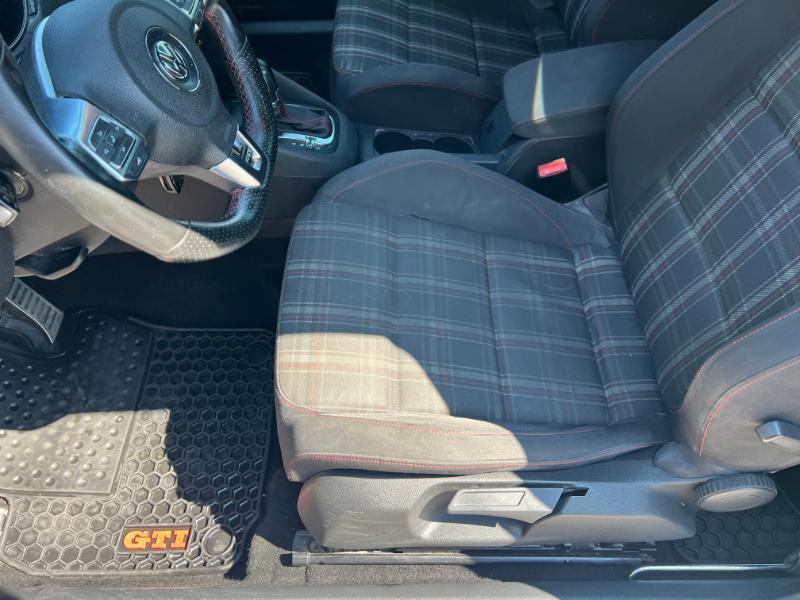 Volkswagen GTI 2.0T Coupe 2011