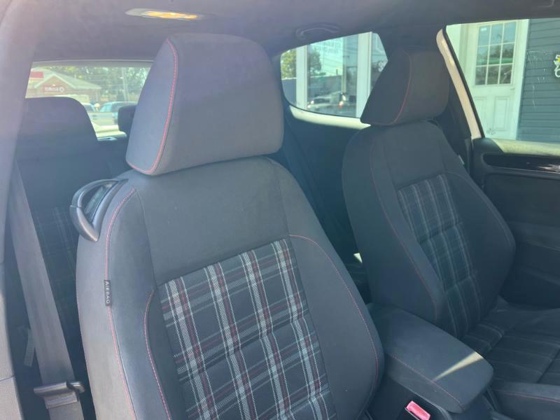 Volkswagen GTI 2.0T Coupe 2011