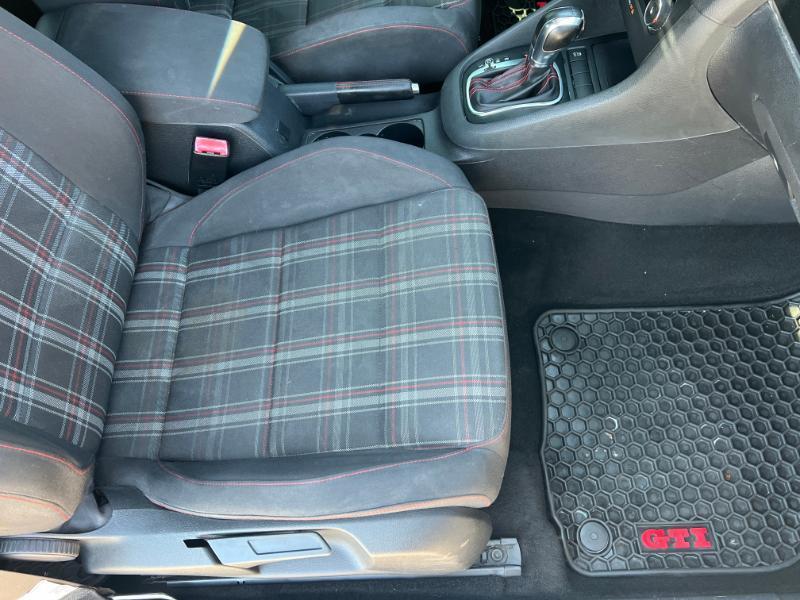 Volkswagen GTI 2.0T Coupe 2011