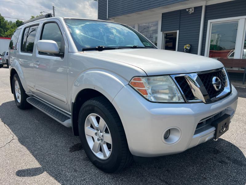 Nissan Pathfinder LE 2WD 2012