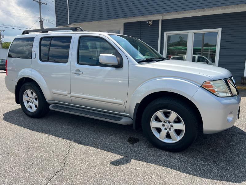 Nissan Pathfinder LE 2WD 2012