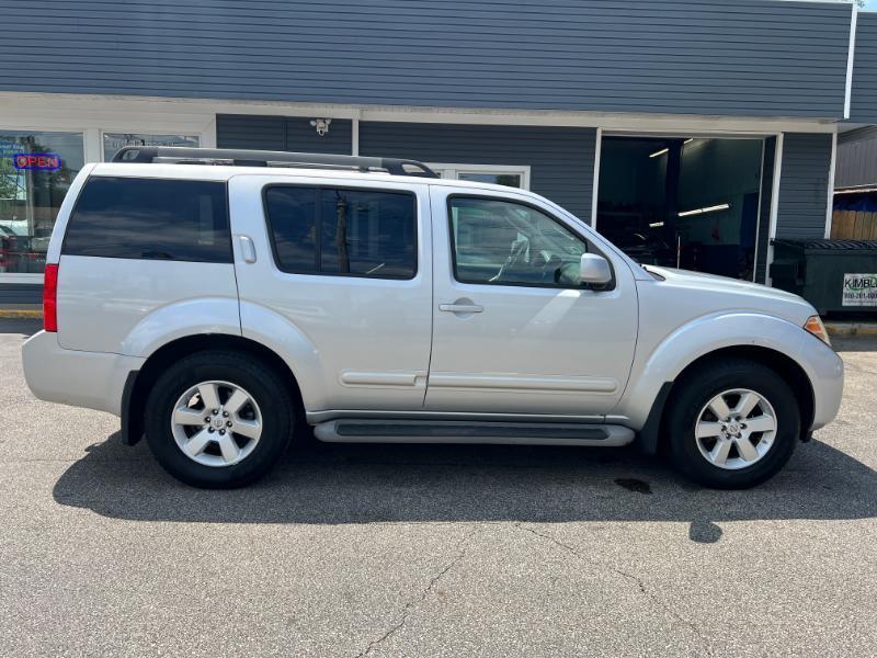 Nissan Pathfinder LE 2WD 2012