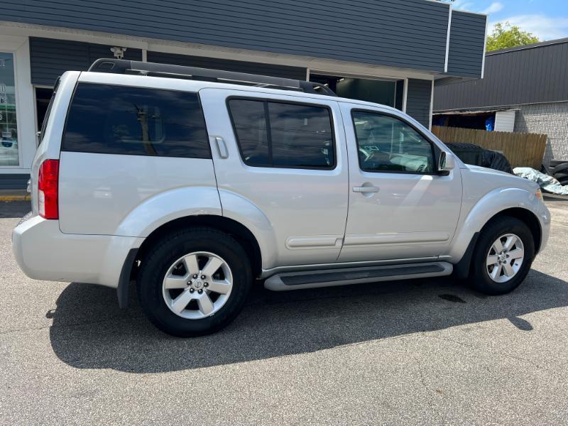 Nissan Pathfinder LE 2WD 2012