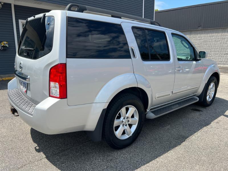 Nissan Pathfinder LE 2WD 2012