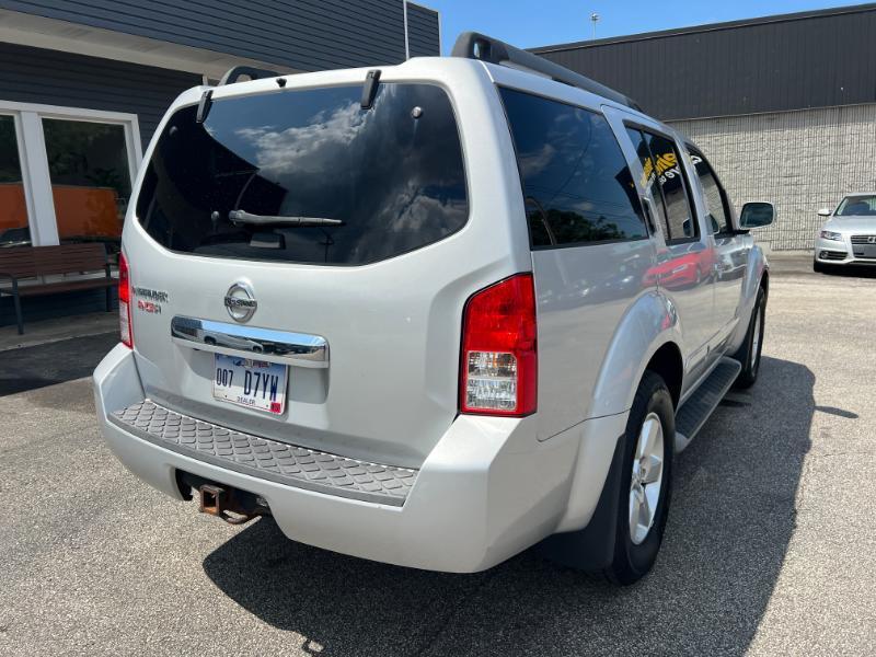 Nissan Pathfinder LE 2WD 2012