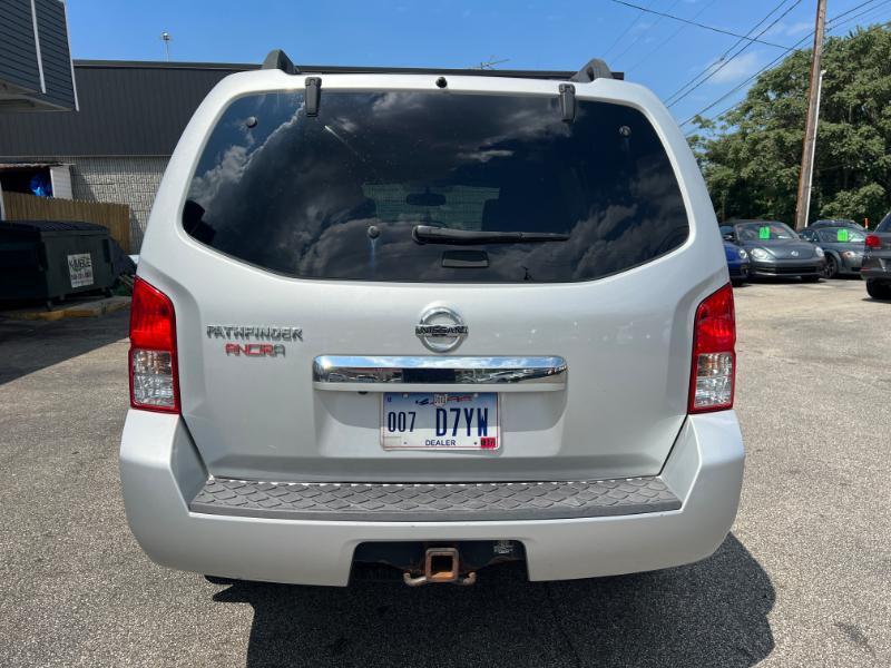 Nissan Pathfinder LE 2WD 2012