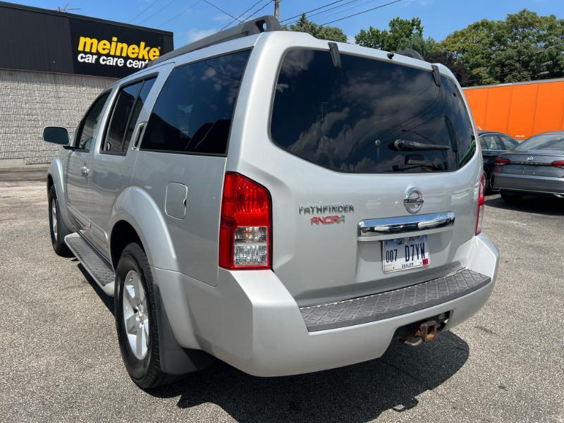 Nissan Pathfinder LE 2WD 2012