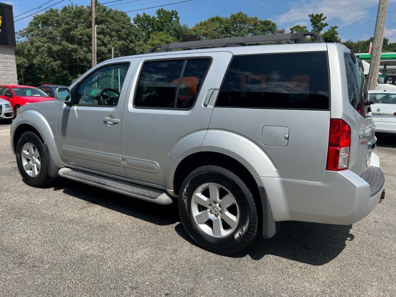 Nissan Pathfinder LE 2WD 2012