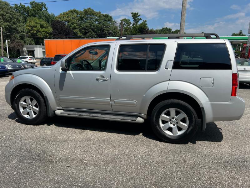 Nissan Pathfinder LE 2WD 2012