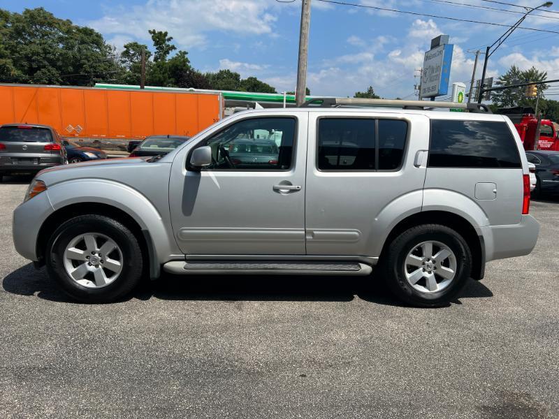 Nissan Pathfinder LE 2WD 2012