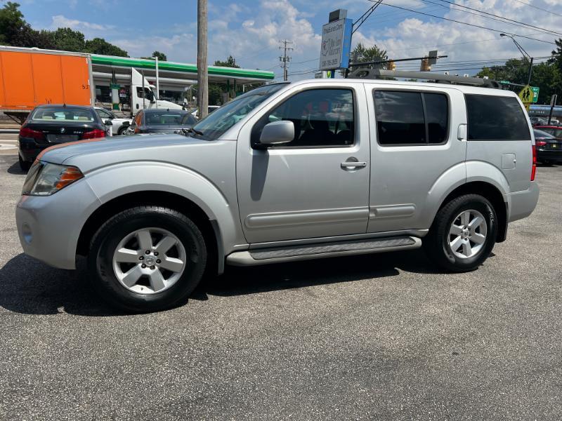 Nissan Pathfinder LE 2WD 2012