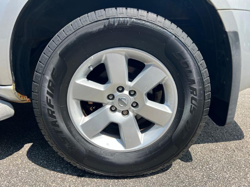 Nissan Pathfinder LE 2WD 2012