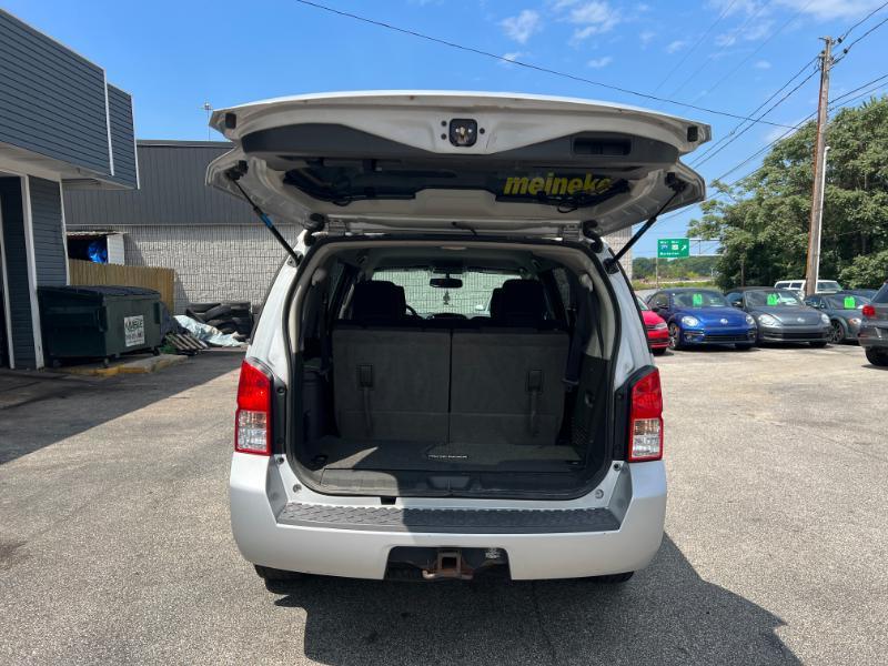 Nissan Pathfinder LE 2WD 2012