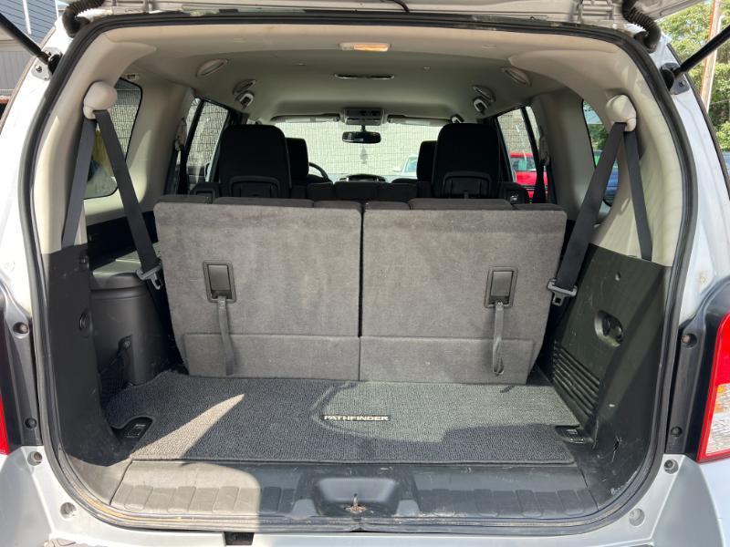 Nissan Pathfinder LE 2WD 2012