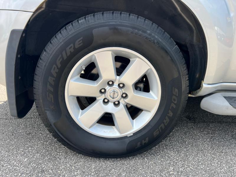 Nissan Pathfinder LE 2WD 2012