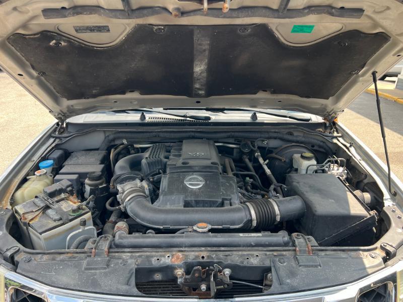 Nissan Pathfinder LE 2WD 2012