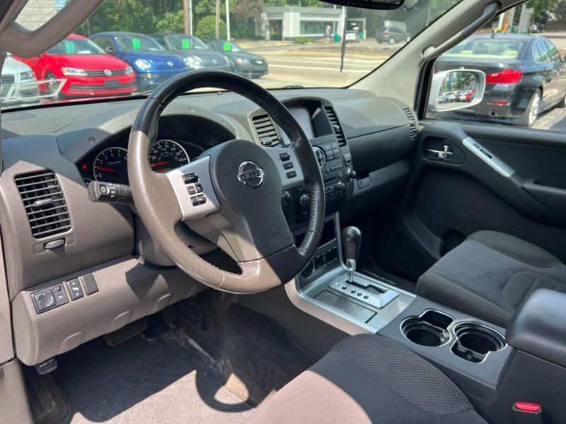 Nissan Pathfinder LE 2WD 2012